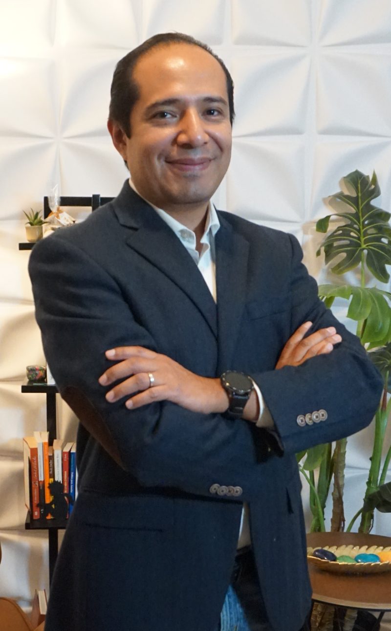 Ángel Humberto Montiel Razo, fundador de Crea Editores